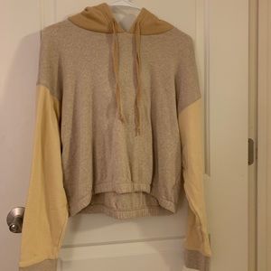 AE yellow and tan cropped super soft sweatshirt